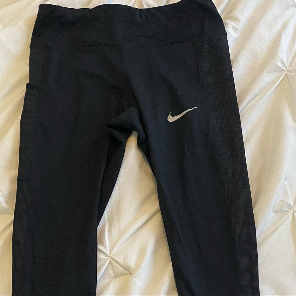 Black Nike leggings